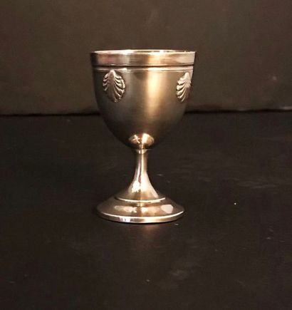 Coquetier en argent et intérieur vermeil...