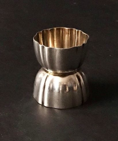 Coquetier diabolo à cotes en argent 950 °/°°...