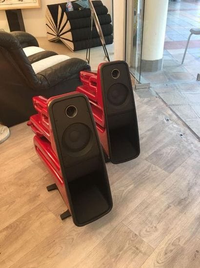 Technics : pair of SST1 speakers

Plastic...