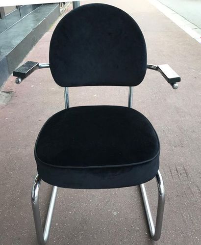 Fritz AUGUST BREUHAUS : Black armchair

Steel...