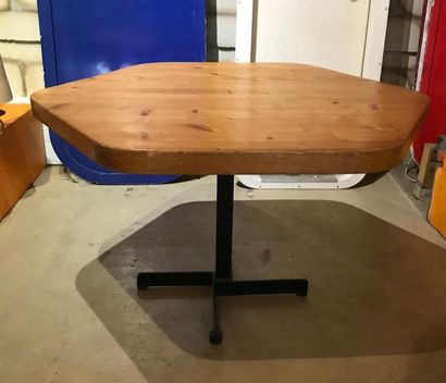 Charlotte PERRIAND : Hexagonal table Les...