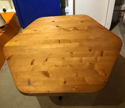 Charlotte PERRIAND : Hexagonal table Les...