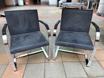 Mies van der Rohe: Pair of armchairs Brno

Stainless...