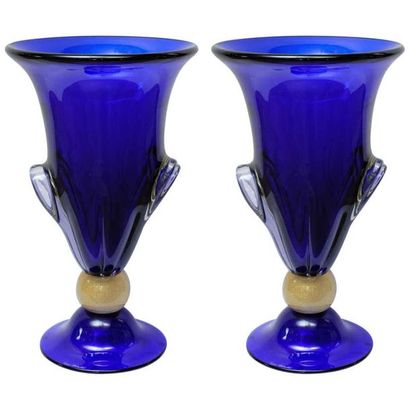 Toso: Pair of blue vases on gold bollard

Murano...