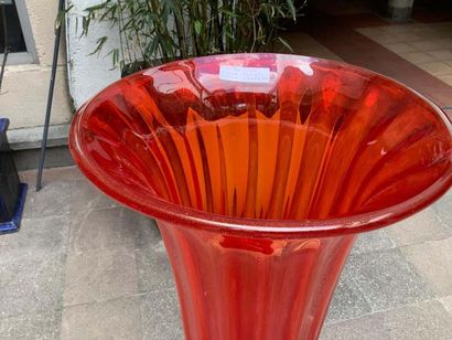 In Dona: Pair of large red vases

red Murano...