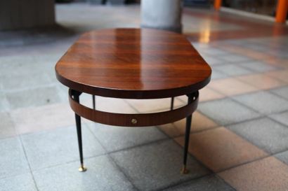 Gio Ponti : Oval coffee table

Mahogany

Circa...