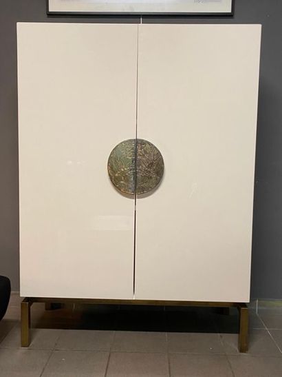Cabinet Lotus by Kenzo

Ivory lacquer on...