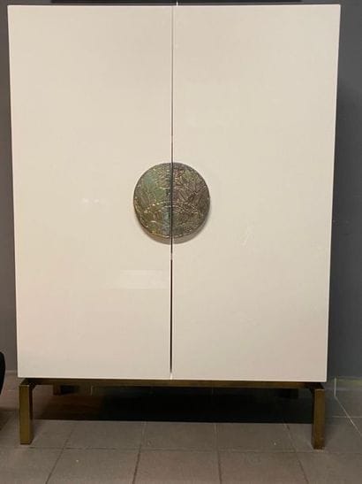 Cabinet Lotus by Kenzo

Ivory lacquer on...