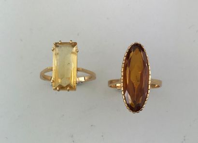 Lot of two gold rings 750°/°° set with citrines,...