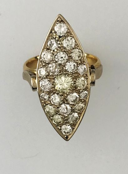 Marquise ring in gold 750°/°° decorated with...