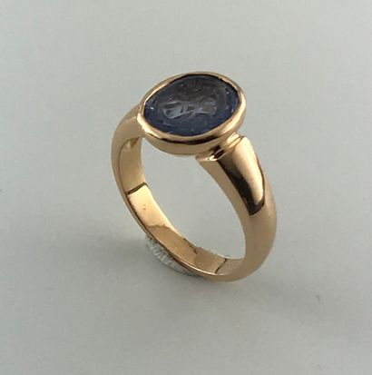 Ring in gold 750°/°° set with a sapphire...