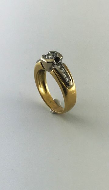 Ring in two golds 750°/°° set with a diamond...