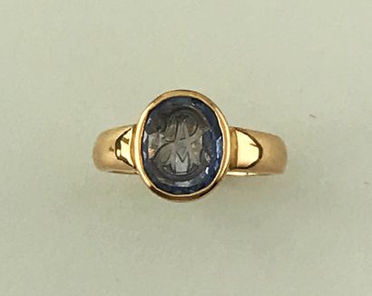Ring in gold 750°/°° set with a sapphire...