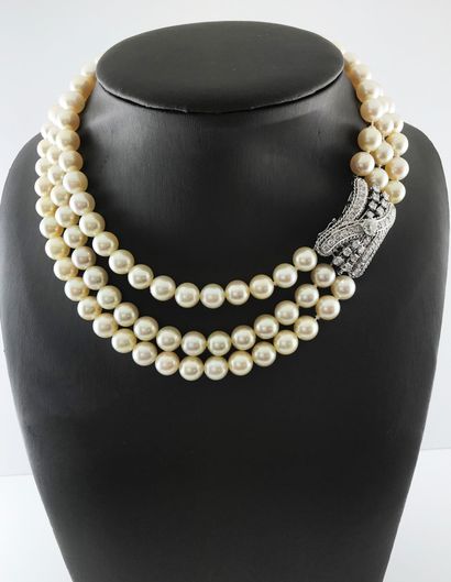 Necklace of three rows of cultured pearls...
