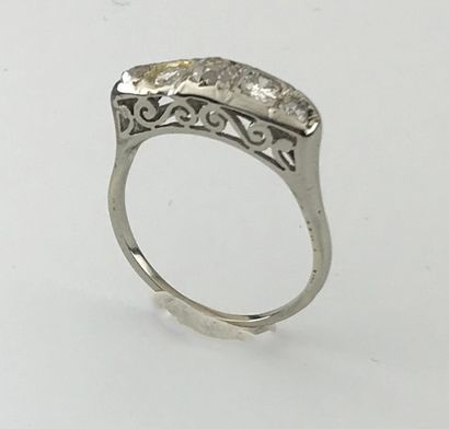Garter ring in white gold 750°/°° set with...