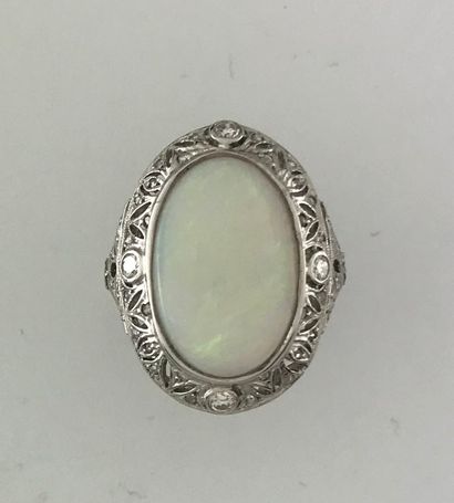 A white gold 750°/°° ring set with three...