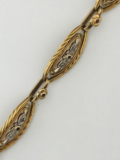 Gold and platinum bracelet with oval links...