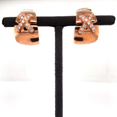 CHAUMET Paire de Boucles d'oreilles
CHAUMET
Pair...