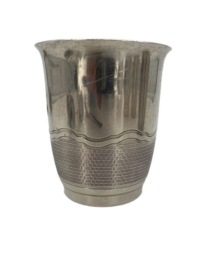 TIMBALE en argent 950°/°°, la partie basse...