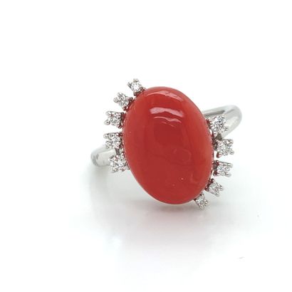 BAGUE en or gris et corail
White gold ring...