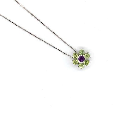 CHAINE et son PENDENTIF en or gris, péridots...