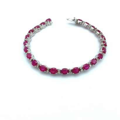BRACELET en or gris et rubis
BRACELET in...