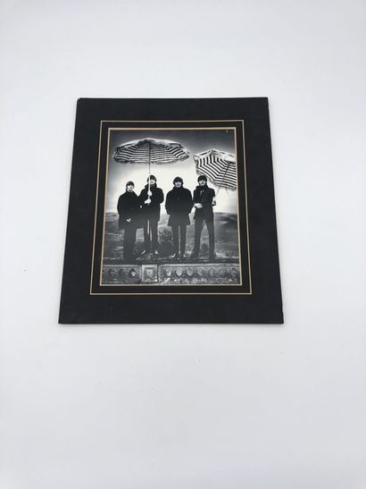 Lot of thirteen Beatles SPs and EPs from...