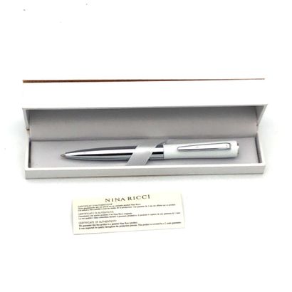 STYLO BILLE NINA RICCI, modèle DUNE blanc,
Dans...