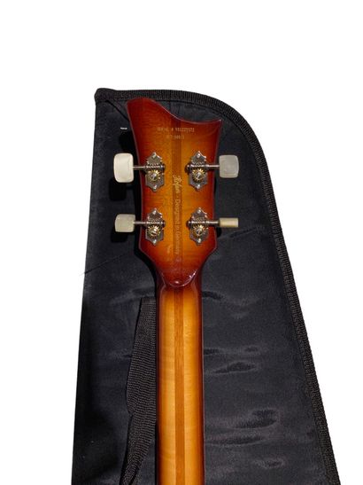 STUDIO PALMER 
Guitare basse HOFNER, modèle...