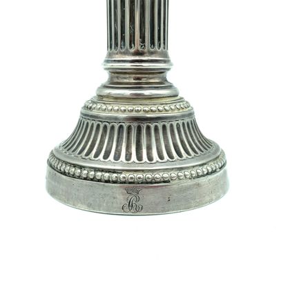 Paire de BOUGEOIRS DE TOILETTE en argent...