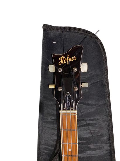 STUDIO PALMER 
Guitare basse HOFNER, modèle...