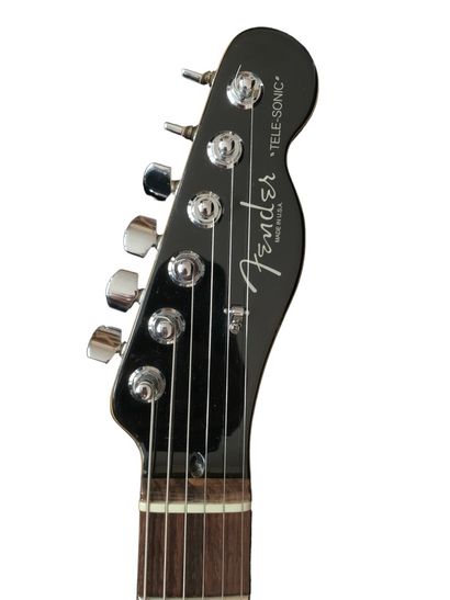 Guitare électrique Solidbody FENDER modèle...