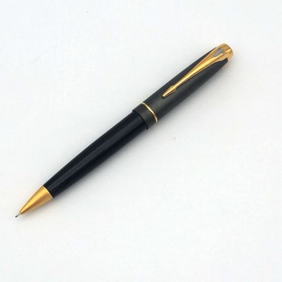 STYLO PORTE-MINE PARKER 100
Dans sa boît...