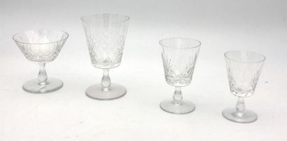 Partie de service de verres BACCARAT
BACCARAT
Partie...