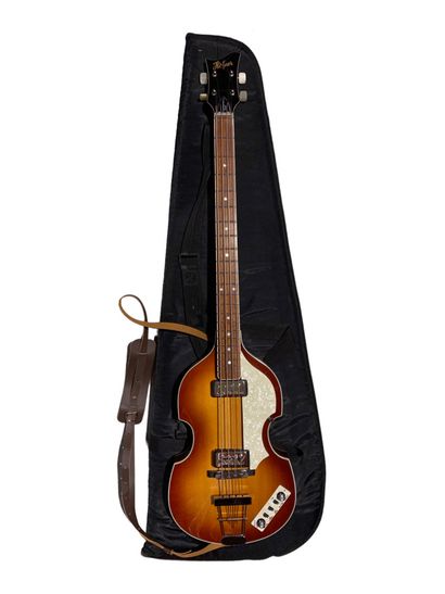 STUDIO PALMER 
Guitare basse HOFNER, modèle...