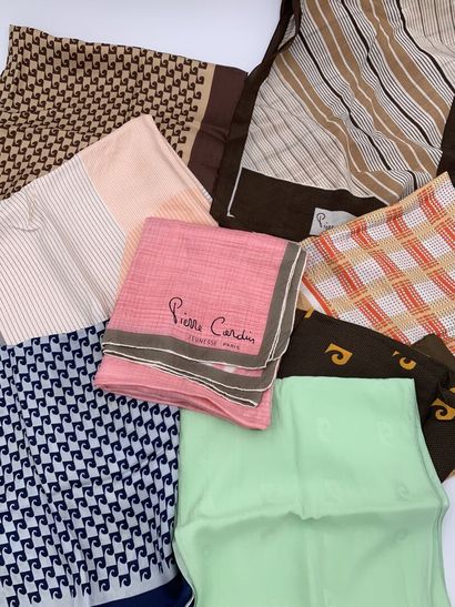 Pierre CARDIN, lot de 8 foulards
Pierre CARDIN
Lot...