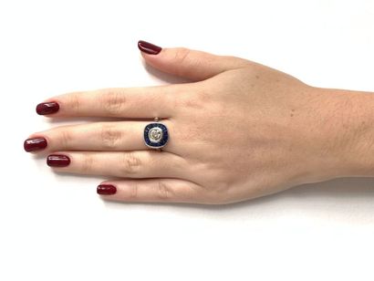 BAGUE en or gris, diamant et saphirs 
White...
