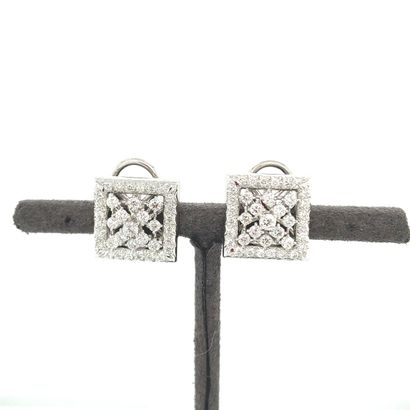Paire de BOUCLES D'OREILLES en or gris et...