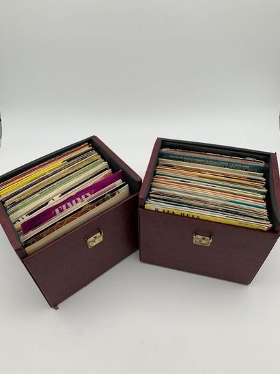 Lot deux boites de 45 tours pop
Lot two boxes,...