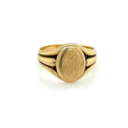 Gold (750‰) HORSE RING engraved with a monogram.
Gross...