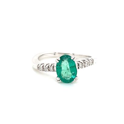 BAGUE en or gris (750‰), émeraude et diamants
White...