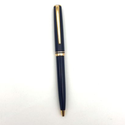 STYLO ROLLER BILLE MONTBLANC model GENERATION
Blue...