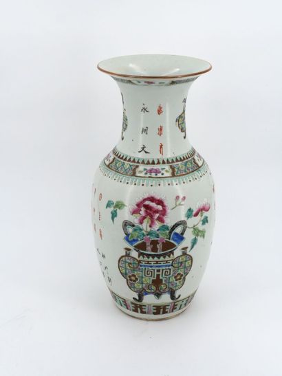 CHINE, Vase en porcelaine
CHINA - Early 20th...