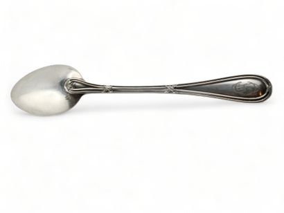 Douze cuillères à dessert en argent (950‰)
TWELVE...