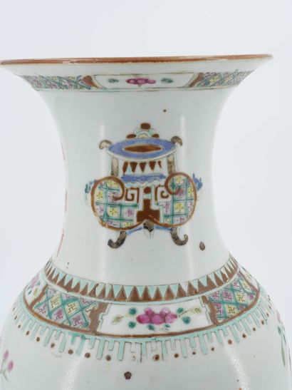 CHINE, Vase en porcelaine
CHINA - Early 20th...