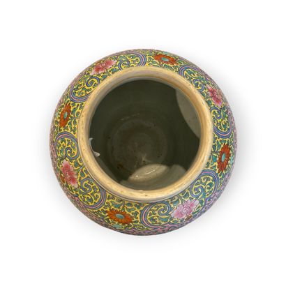 CHINA - QIANLONG period (1736 - 1795)
Polychrome...