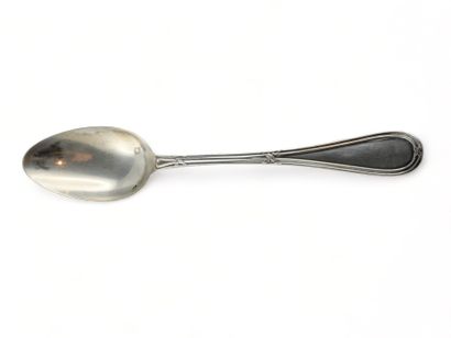 Douze cuillères à dessert en argent (950‰)
TWELVE...