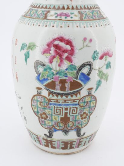 CHINE, Vase en porcelaine
CHINA - Early 20th...