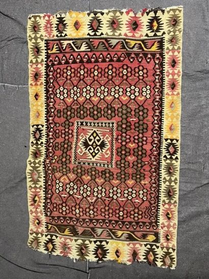 Lot de 5 Kilims. 
Lot de 5 kilims comprenant...