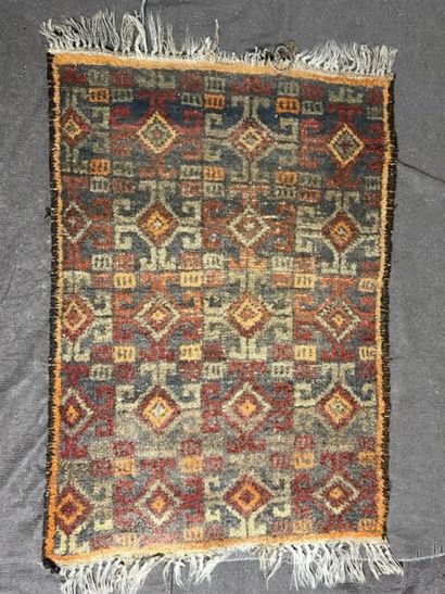 Lot de 3 tapis comprenant : 
- Beloutch Afghan,...